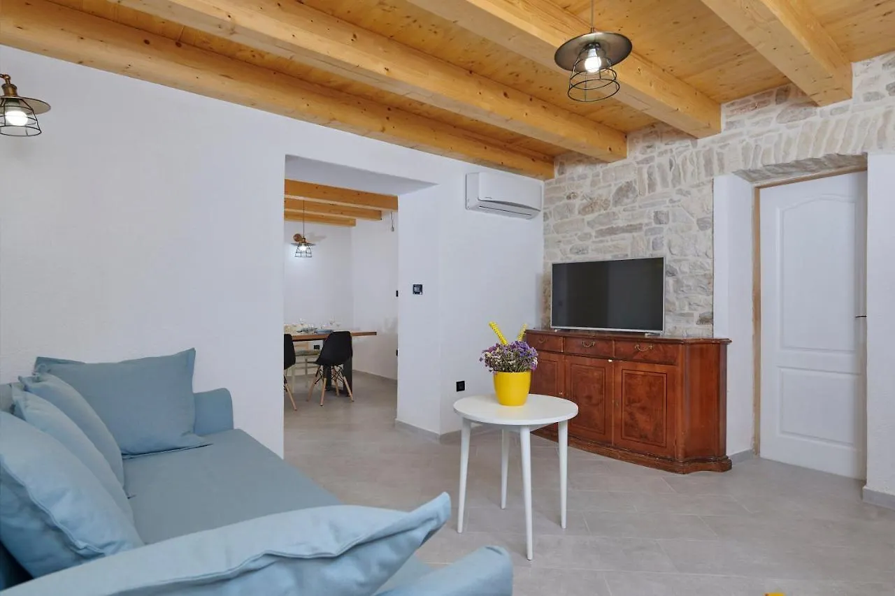 Old Stone Villa With Whirlpool And Sauna Liznjan
