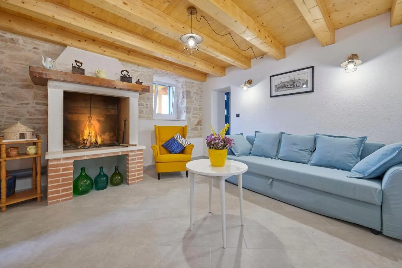 Old Stone Villa With Whirlpool And Sauna Liznjan